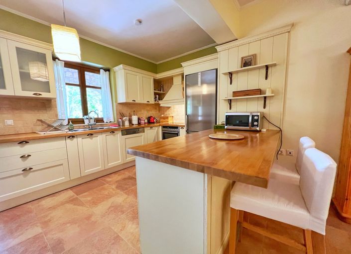 Image No.20-6 Bed Village House for sale