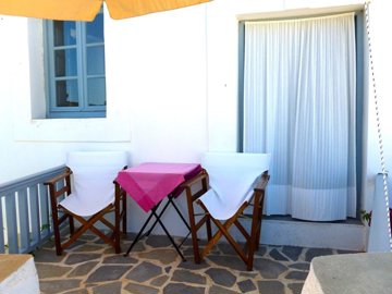 elxis-at-home-in-greecesikinos-traditional-tw
