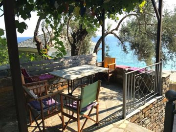 elxis-at-home-in-greece-chorefto-beach-home-p