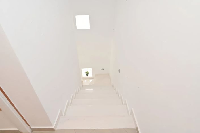 Image No.10-4 Bed Villa for sale