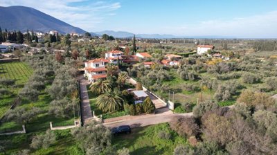 elxis-at-home-in-greece-family-home-near-chal