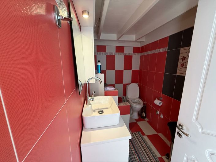 Image No.17-5 Bed Townhouse for sale