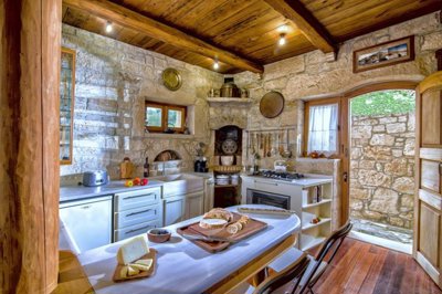 elxis-at-home-in-greecestone-villa-in-herakli