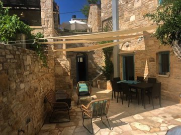 elxis-at-home-in-greece-traditional-home-in-c