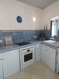 6-elxisathomeingreecechios-kitchen-s