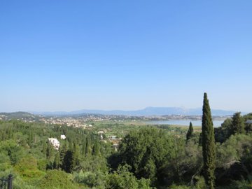 elxis-at-home-in-greece-villa-mone-with-guest