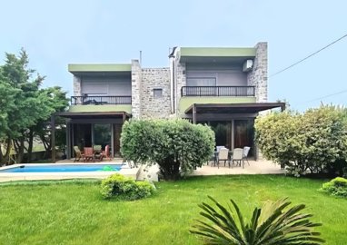 1 - Peza, Villa