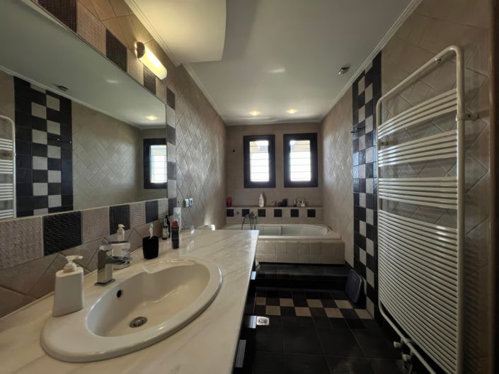 Image No.20-4 Bed Villa for sale