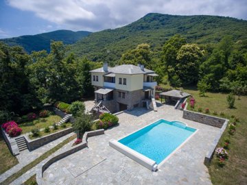elxis-at-home-in-greece-stone-villa-in-tsagka