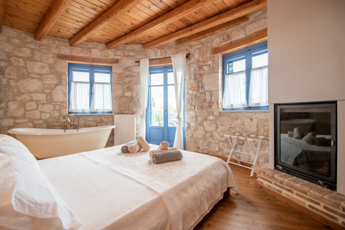 Image No.15-4 Bed Village House for sale