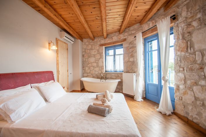 Image No.15-4 Bed Village House for sale