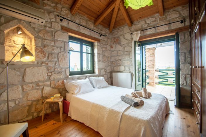 Image No.25-4 Bed Village House for sale