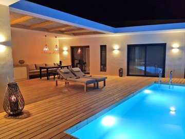 elxis-at-home-in-greecevillain-pogonia1