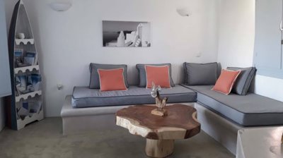 elxis-at-home-in-greecesantorini-seaviewapart