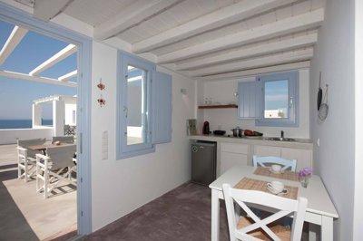 elxis-at-home-in-greecesantorini-seaviewapart