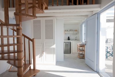 elxis-at-home-in-greecesantorini-seaviewapart