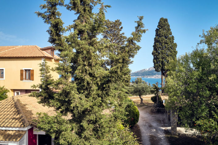 Image No.18-10 Bed Village House for sale