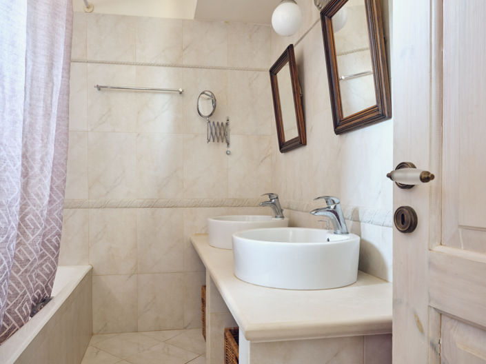 Image No.6-10 Bed Village House for sale