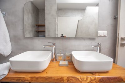 260633-elxis-at-home-in-greecebreakingwavevil