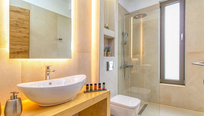 Image No.8-7 Bed Villa for sale