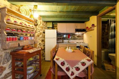 172776-elxisathomeingreecelasithi-traditional