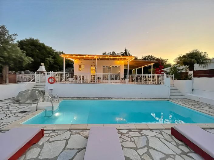 Image No.17-2 Bed Villa for sale