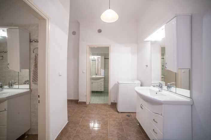 Image No.19-8 Bed Villa for sale