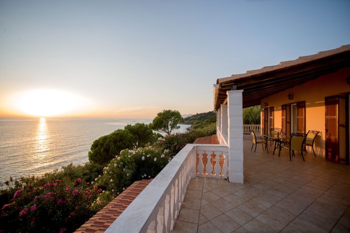Image No.2-8 Bed Villa for sale