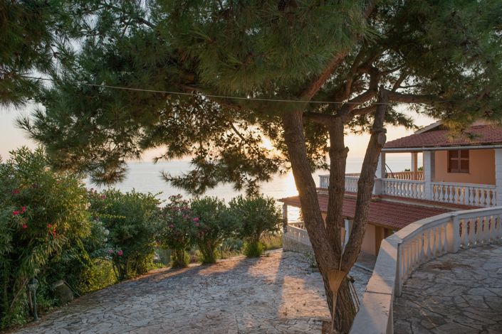 Image No.20-8 Bed Villa for sale