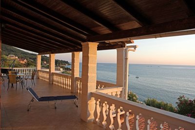 elxis20at20home20in20greece20paramonas20beach