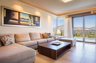 252519-elxis-at-home-in-greeceathens-rivierav