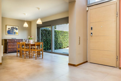 252505-elxis-at-home-in-greeceathens-rivierav