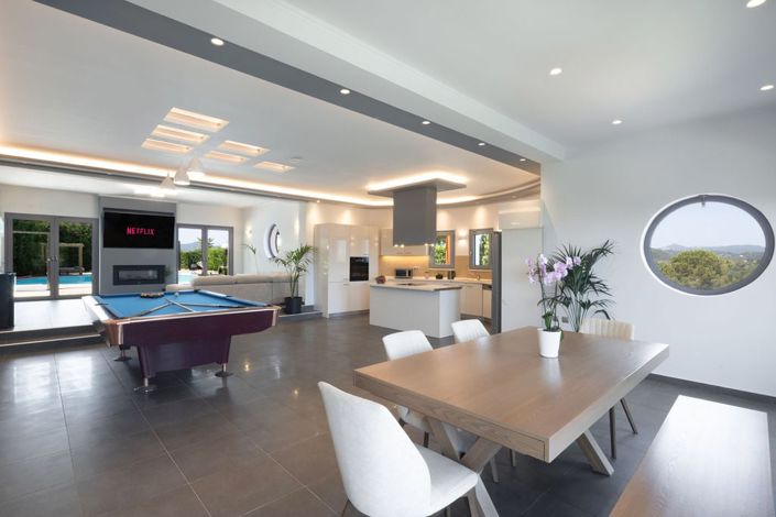 Image No.6-5 Bed Villa for sale