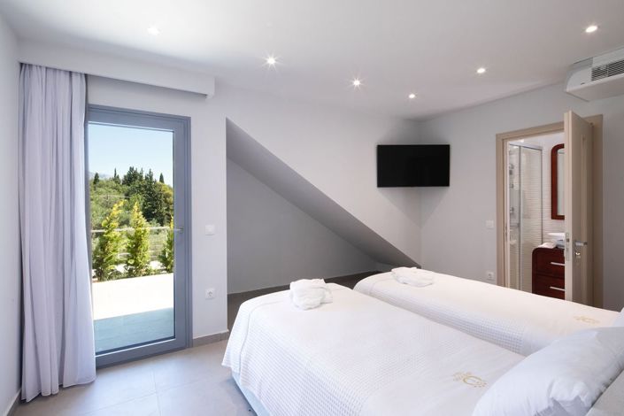 Image No.8-5 Bed Villa for sale