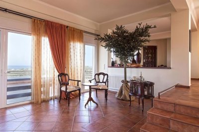 275935-elxis-at-home-in-greecelush-villa-kypa