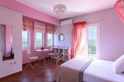 275938-elxis-at-home-in-greecelush-villa-kypa