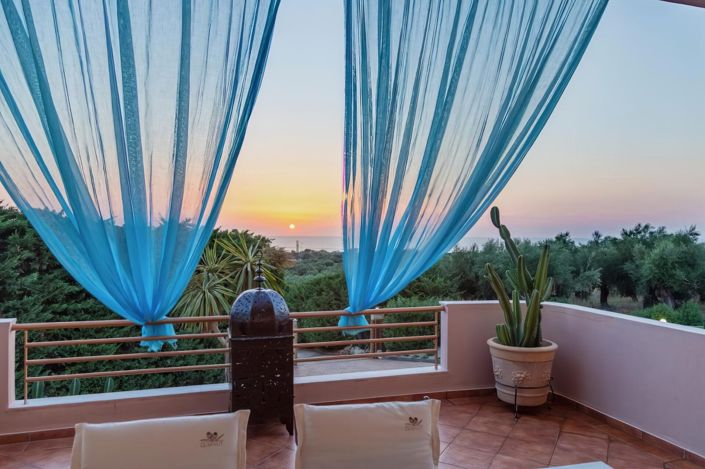 Image No.2-4 Bed Villa for sale