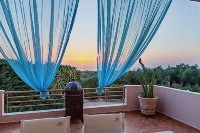 275921-elxis-at-home-in-greecelush-villa-kypa