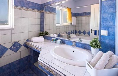 275930-elxis-at-home-in-greecelush-villa-kypa