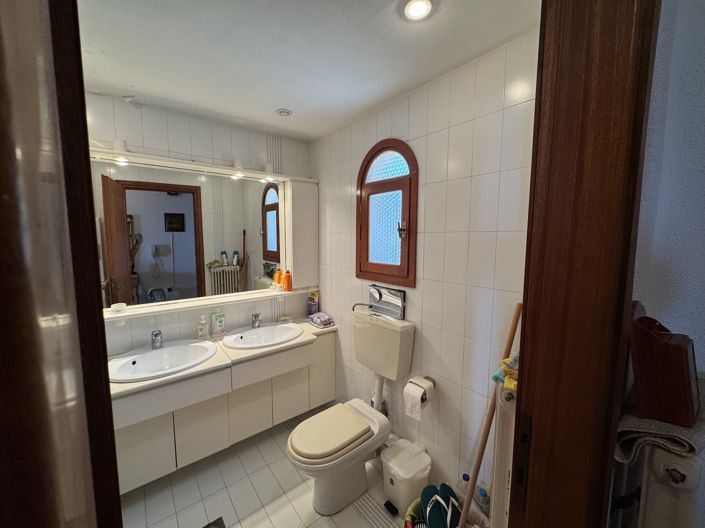 Image No.8-4 Bed Villa for sale