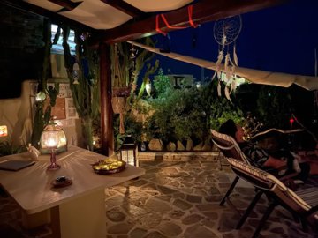 282504-elxis-at-home-in-greecesyros-coastal-m