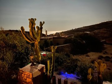 282505-elxis-at-home-in-greecesyros-coastal-m