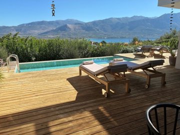 288043-elxis-at-home-in-greecevillain-pogonia