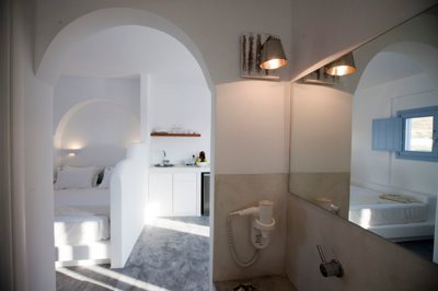 289358-elxis-at-home-in-greecesantorini-seavi