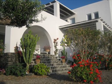 289349-elxis-at-home-in-greecesantorini-seavi