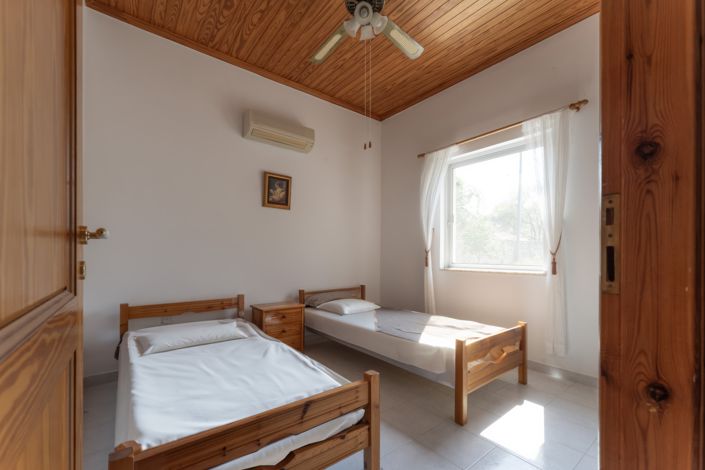 Image No.15-4 Bed Village House for sale