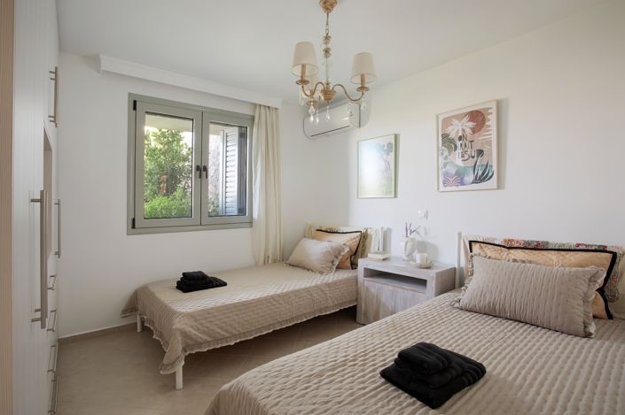Image No.12-6 Bed Villa for sale