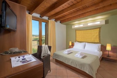 289921-elxis-at-home-in-greecesunshine-valley