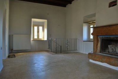 270000-elxis-at-home-in-greece-kythera-countr