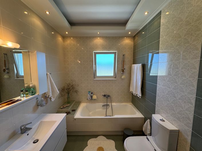 Image No.12-4 Bed Villa for sale